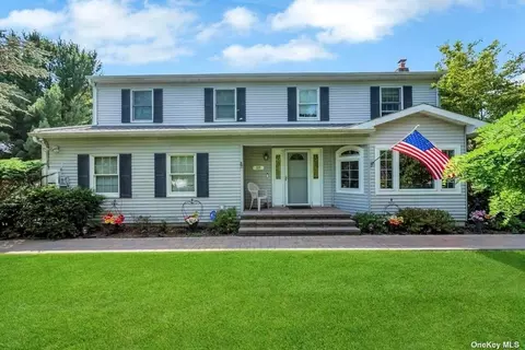 10 Cheryl Ln, Patchogue, NY 11772