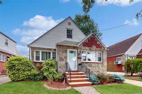 124 N 6th St, New Hyde Park, NY 11040