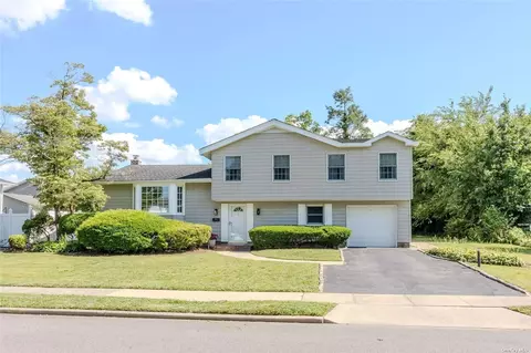 3 Chemung Pl, Jericho, NY 11753