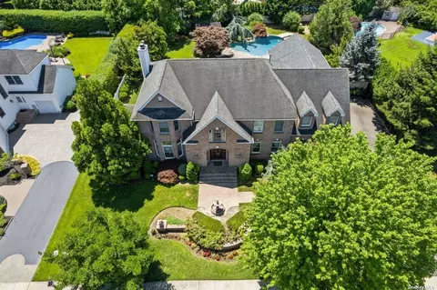 122 Elmwood Dr, Dix Hills, NY 11746