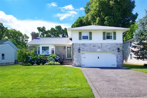 8 Fair Ct, Garden City, NY 11530