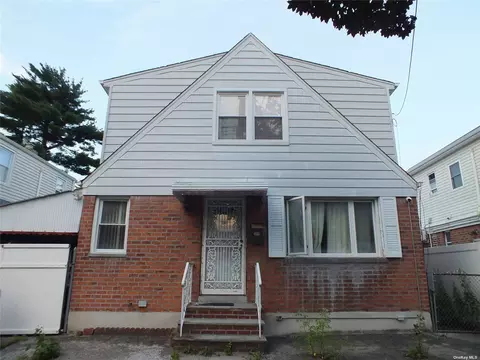 85-51 257th St, Floral Park, NY 11001