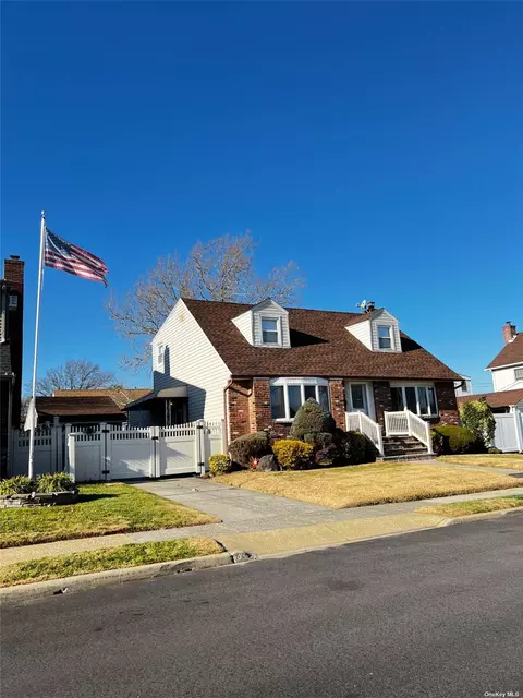 532 Fowler Ave, Franklin Square, NY 11010