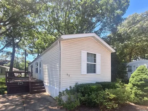 37 Hubbard #39, Riverhead, NY 11901