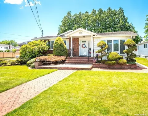 168 N Beech St, Massapequa, NY 11758