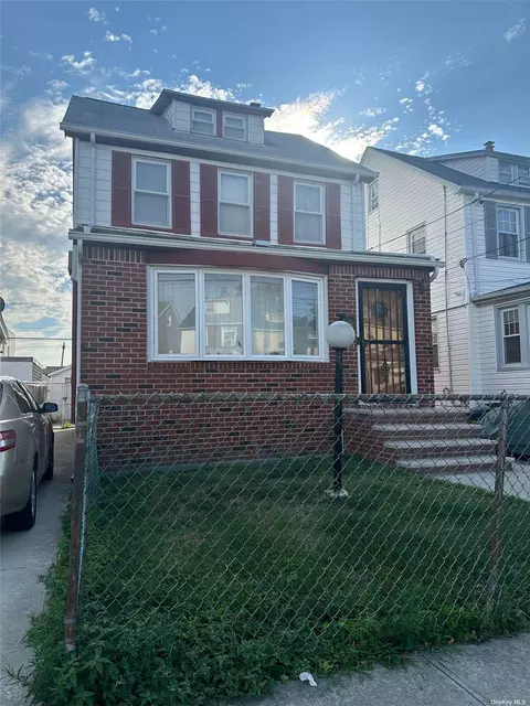 114-28 207th St, Cambria Heights, NY 11411