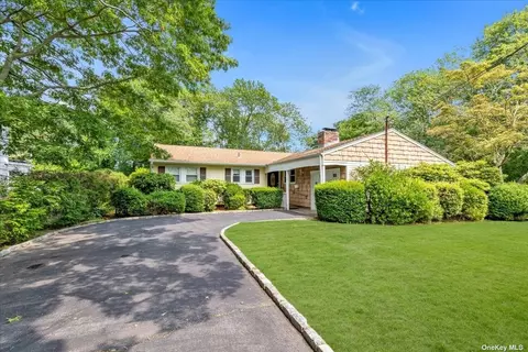 55 Cherokee Ave, West Islip, NY 11795