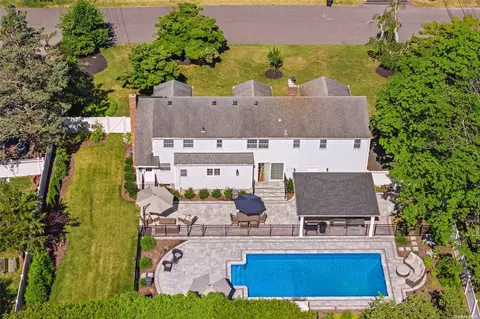 7 Salem Dr, Stony Brook, NY 11790