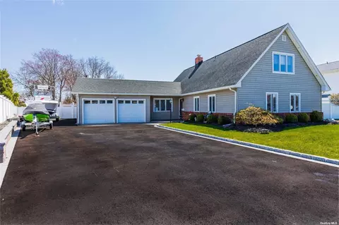 115 Anchorage Dr, West Islip, NY 11795