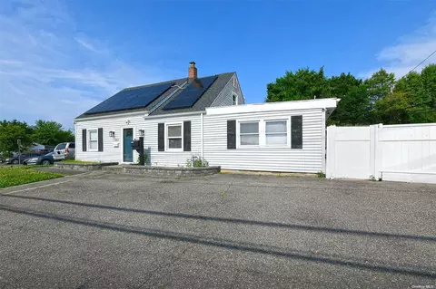 262 Gardiners Ave, Levittown, NY 11756