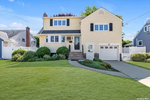 85 Eastgate Rd, Massapequa Park, NY 11762