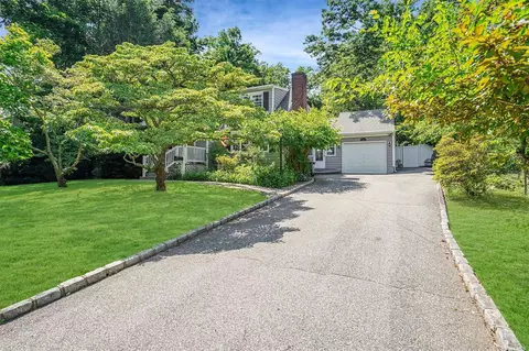 89 Atterbury Dr, Smithtown, NY 11787