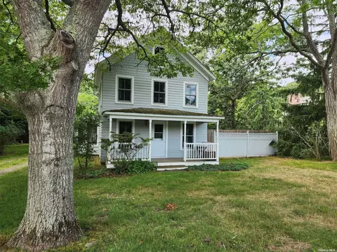 55 Griffing Ave, Westhampton Beach, NY 11978