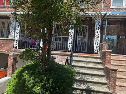 4439 Byron Ave, Bronx, NY 10466