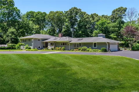 19 Tappentown Ln, Brookville, NY 11545