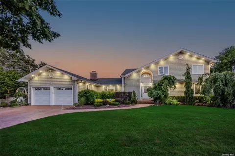 101 Fairwater Ave, Massapequa, NY 11758