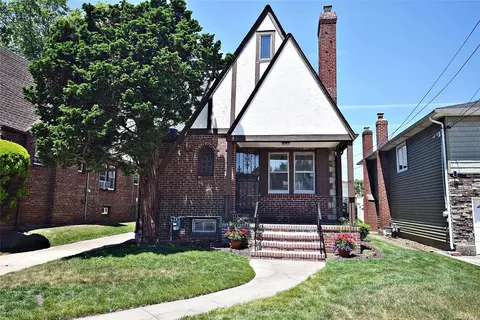 47 Evergreen Ave, Lynbrook, NY 11563