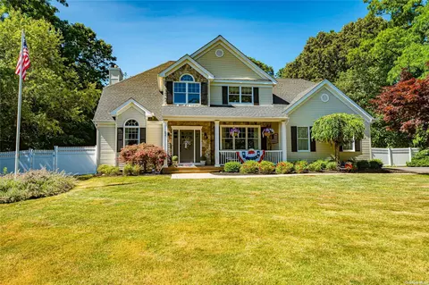 62 Elderwood Dr, Saint James, NY 11780