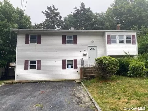 87 Stephen Rd, Bayport, NY 11705