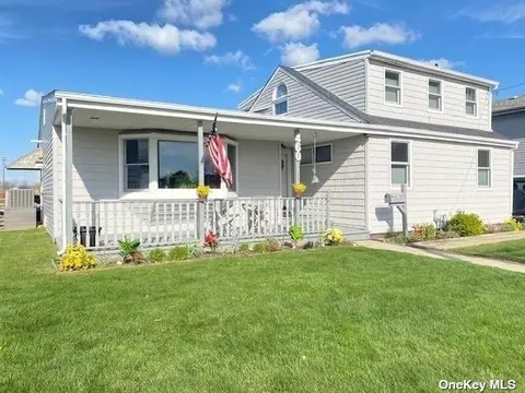 460 East Dr, Copiague, NY 11726
