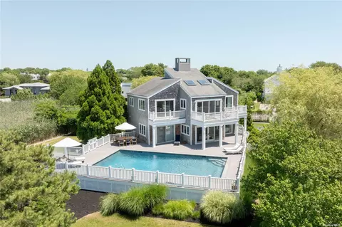 21 Stillwaters Ln, Westhampton Beach, NY 11978