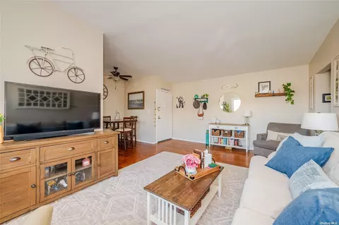 4 Rose St #7H2, Oceanside, NY 11572