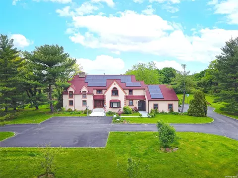 20 Overbrook Ln, Old Brookville, NY 11545