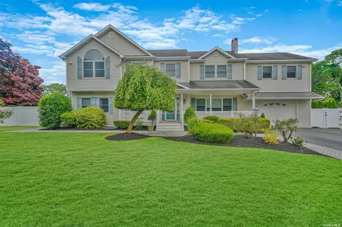 2 Wilton Ct, Great River, NY 11739