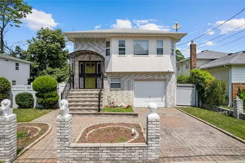 105 Phoenix St, Hempstead, NY 11550
