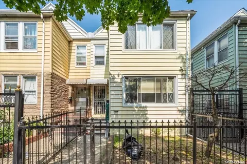 37-49 94th St, Jackson Heights, NY 11372