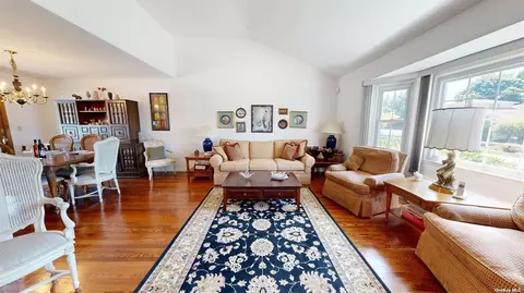 3733 Lynn Ln, Wantagh, NY 11793
