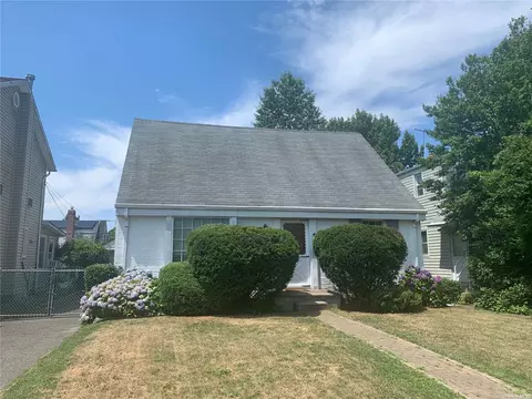 23-10 205th St, Bayside, NY 11360