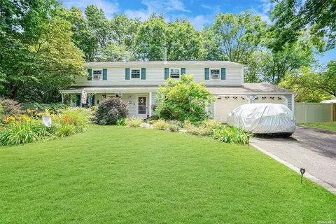 12 Elkin Dr, Middle Island, NY 11953