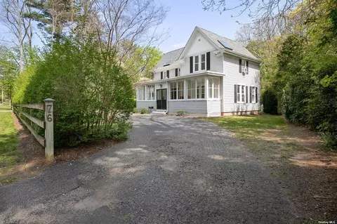 76 Edgewood Ave, Smithtown, NY 11787