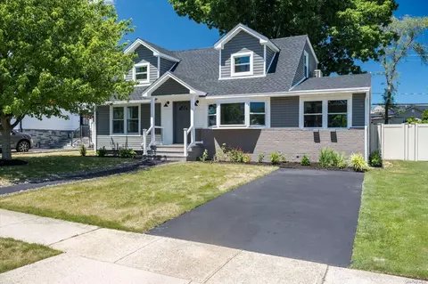 4051 Wicks Ave, Seaford, NY 11783