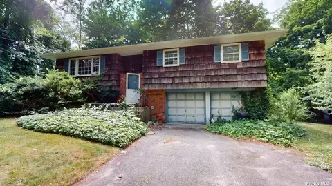 30 Cedar Ave, Sound Beach, NY 11789