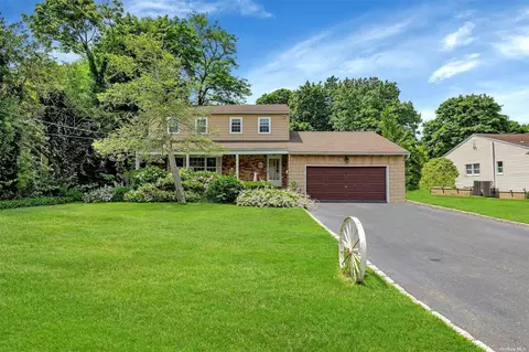 60 Gerritsen Ave, Bayport, NY 11705