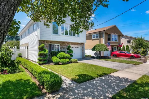 160-16 82nd St, Howard Beach, NY 11414