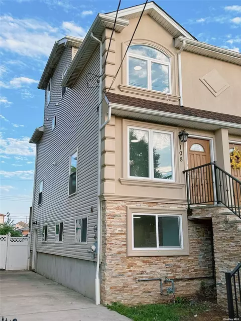 108 Milton Ave, Staten Island, NY 10306