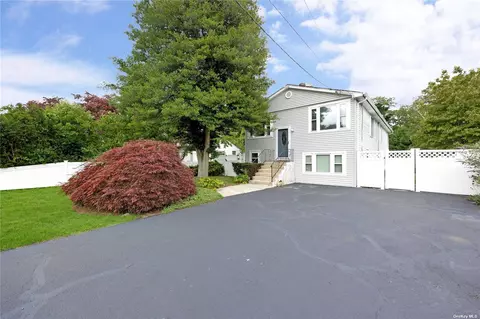 1591 Feureisen Ave, Bohemia, NY 11716