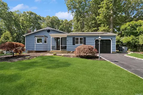 20 Glenwood Ave, Miller Place, NY 11764