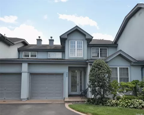 589 Bardini Dr #589, Melville, NY 11747