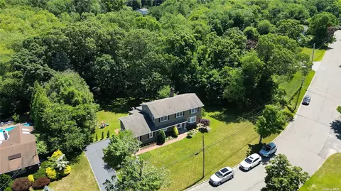 21 Village Way, Smithtown, NY 11787
