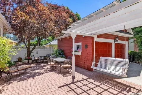 434 Scranton Ave, Lynbrook, NY 11563