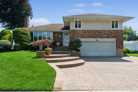 858 Berkshire Dr, Westbury, NY 11590