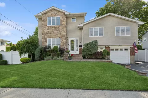 38 Grohmans Ln, Plainview, NY 11803