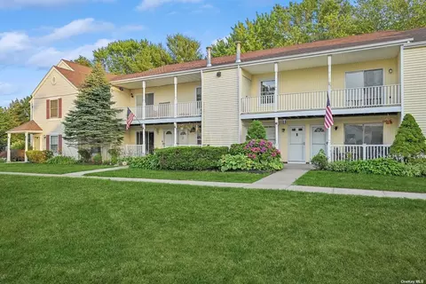 241 Fairview Cir #241, Middle Island, NY 11953