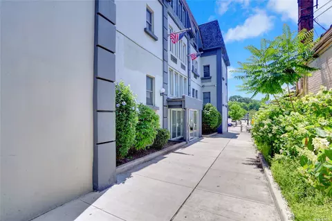 202 Main St #304, Port Jefferson, NY 11777