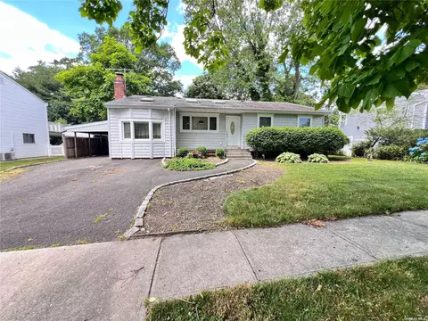 648 Bohemia Pkwy, Sayville, NY 11782