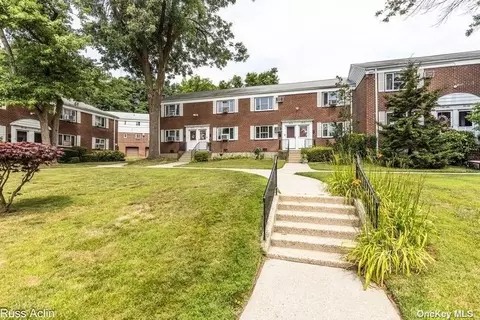 82-12 229th St #2914, Queens Village, NY 11427